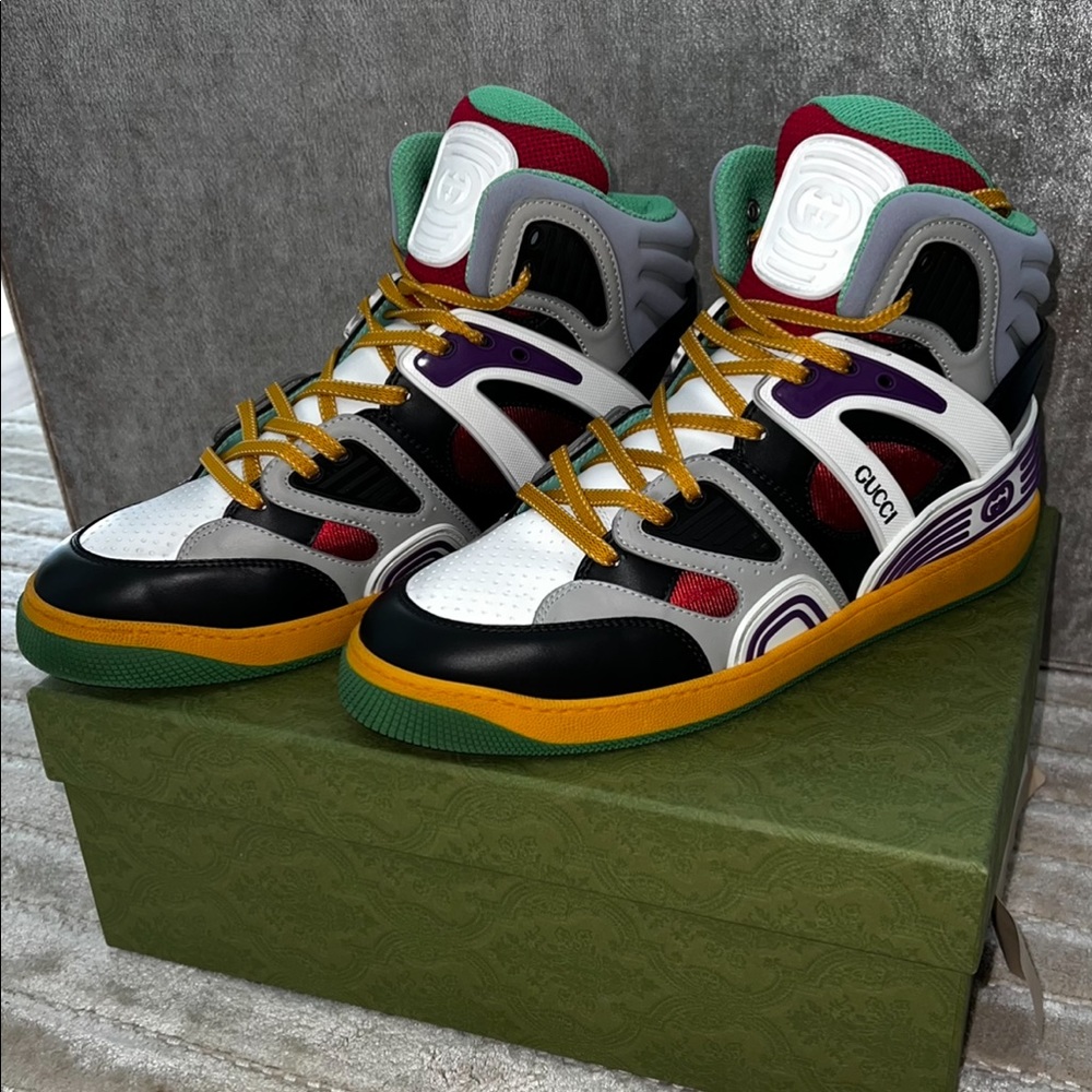 Men’s  Gucci sneakers.